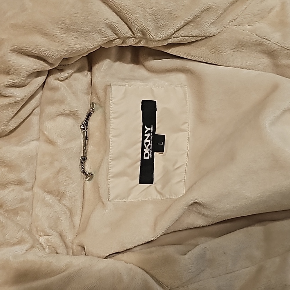 DKNY women's cream coat size large. - Picture 9 of 12